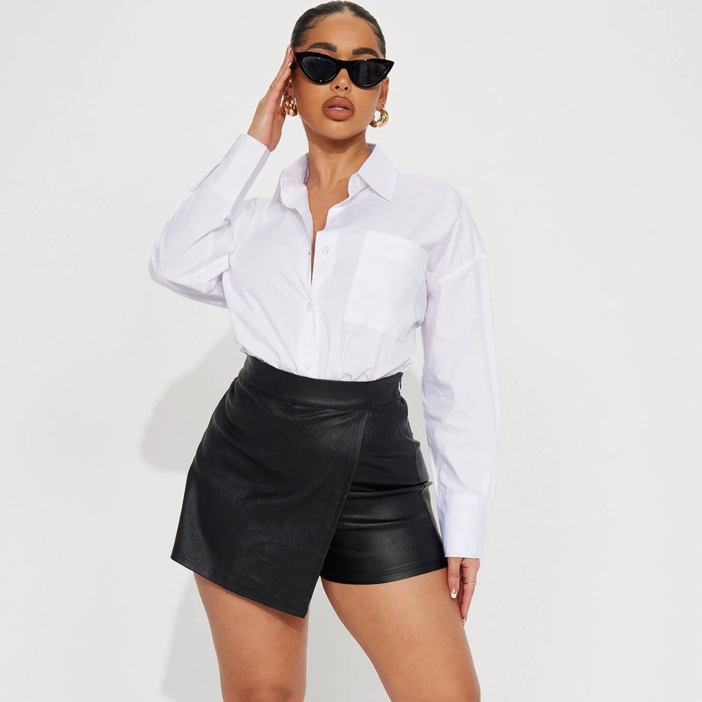 •The Bags Under My Eyes Are Designer• White Button Down Poplin Blouse - Picture 3 of 3